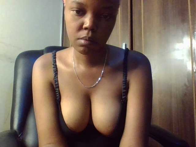 Empressvee25's BongaCams show and profile