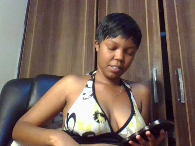 Empressvee25's BongaCams show and profile