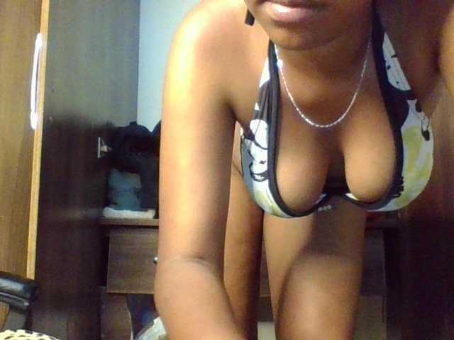 Empressvee25's BongaCams show and profile