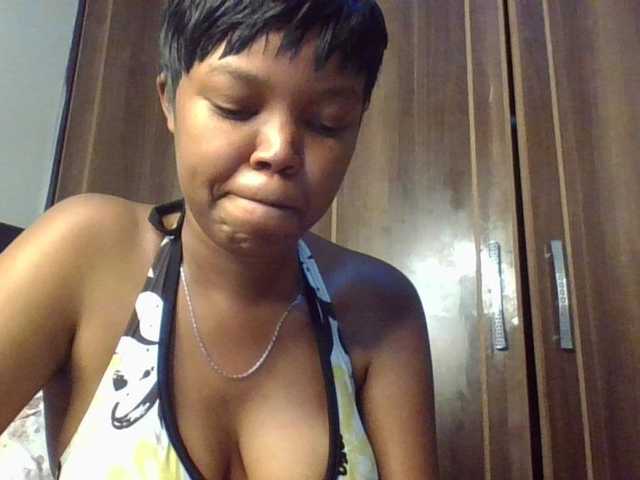 Empressvee25's BongaCams show and profile