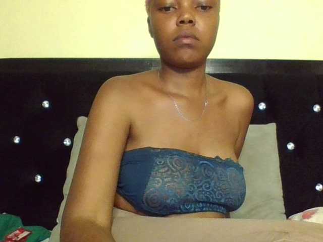 Empressvee25's BongaCams show and profile