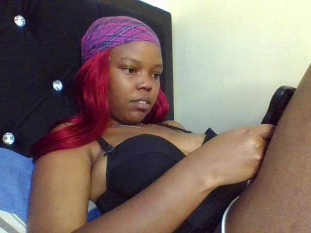 Profile and Statistics for Empressvee25 on BongaCams