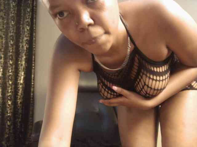 Empressvee25 Live Webcam on BongaCams