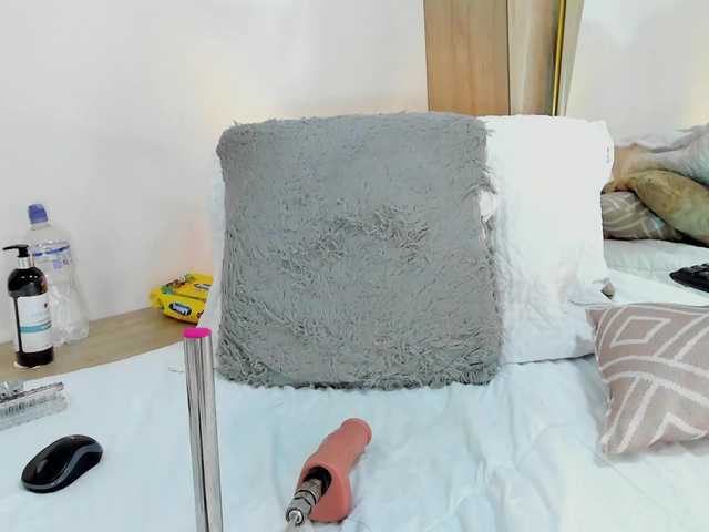 adhitii live cam on BongaCams