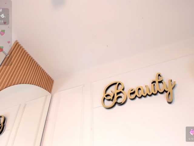 sabrinacherry live cam on BongaCams