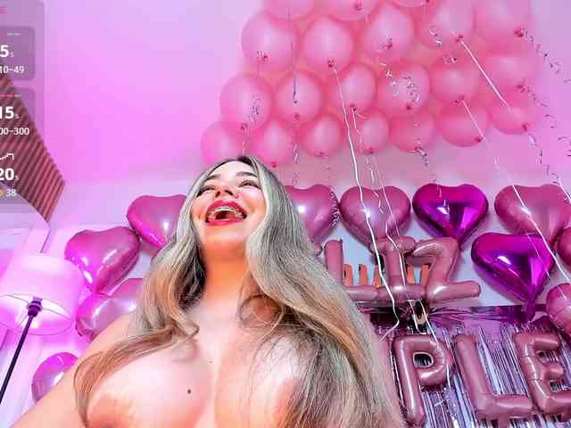 Modèle: sabrinacherry