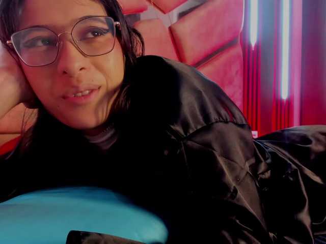 paula-69 live cam preview