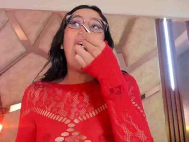 paula-69 webcam