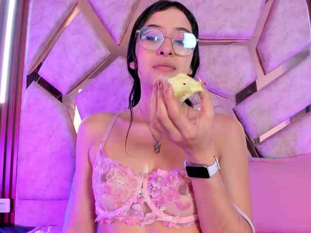 paula-69 webcam