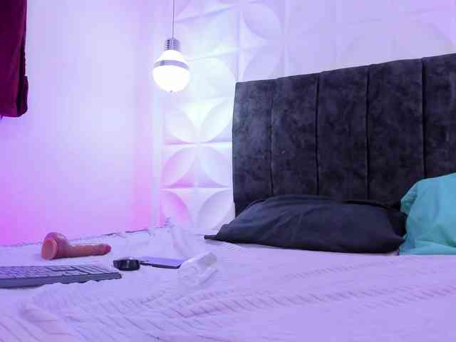 paula-69 webcam