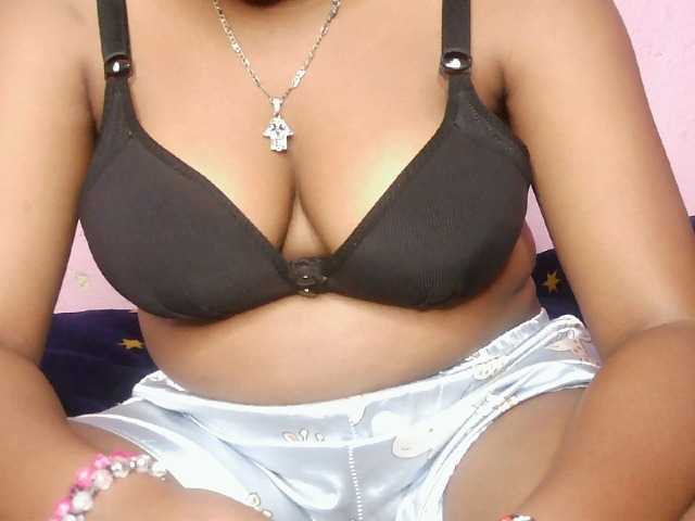 Petit-arana-1 live cam on BongaCams