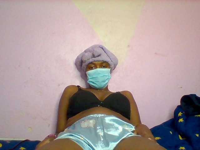 Petit-arana-1 live cam on BongaCams