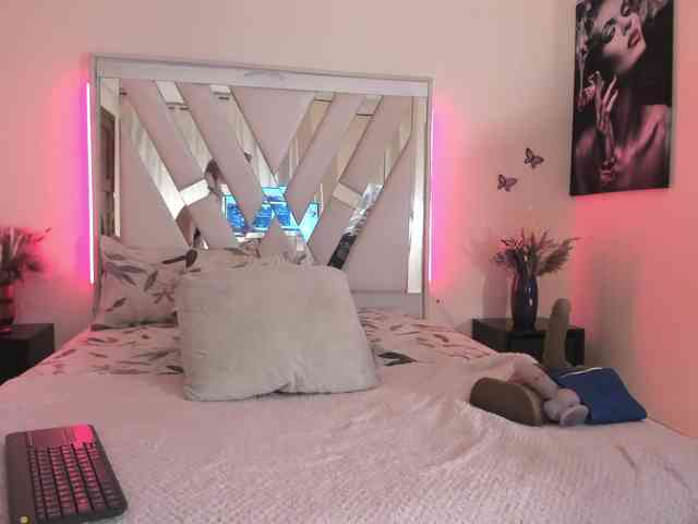 samantha-dimou webcam