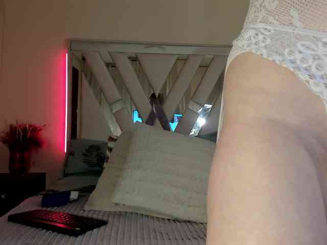 samantha-dimou webcam