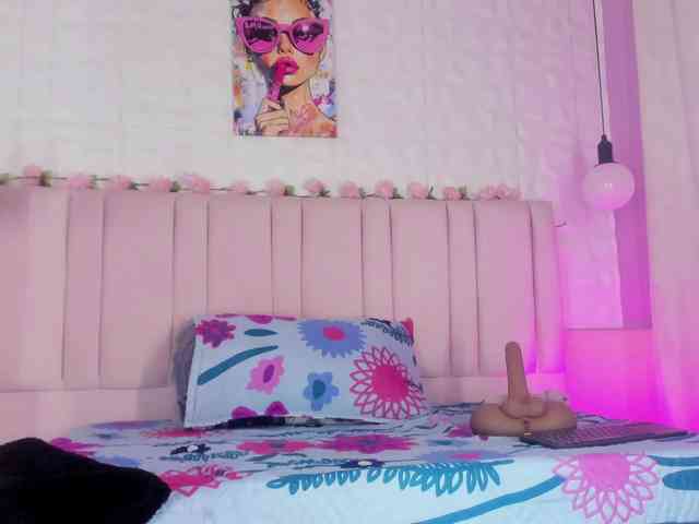 samantha-dimou webcam
