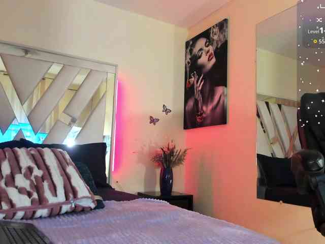 samantha-dimou webcam