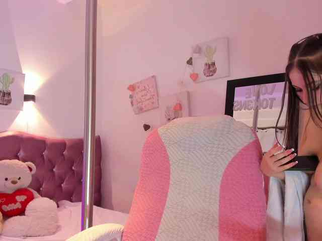 MiaWhiteBunny webcam