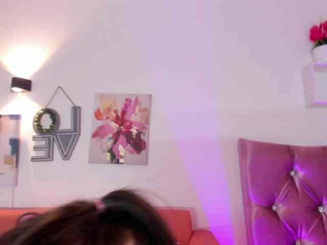 MiaWhiteBunny webcam