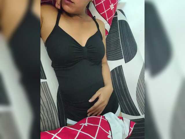 Kiana11 live cam on BongaCams