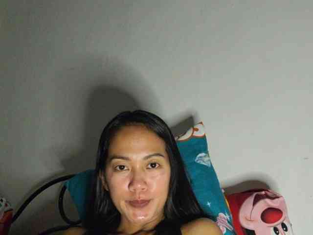 SweetKiana11 webcam