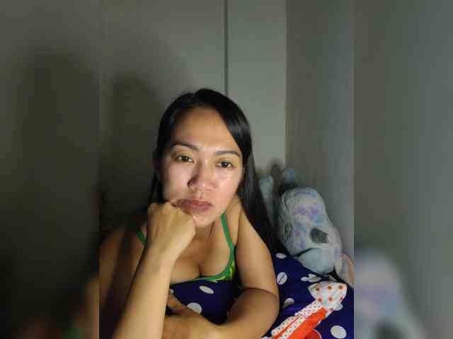 SweetKiana11 webcam