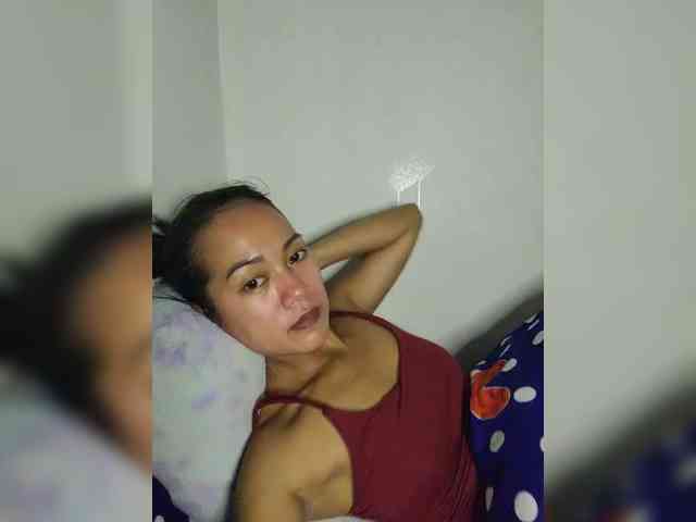 SweetKiana11 webcam