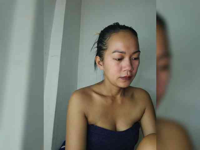 SmallThinWoman webcam