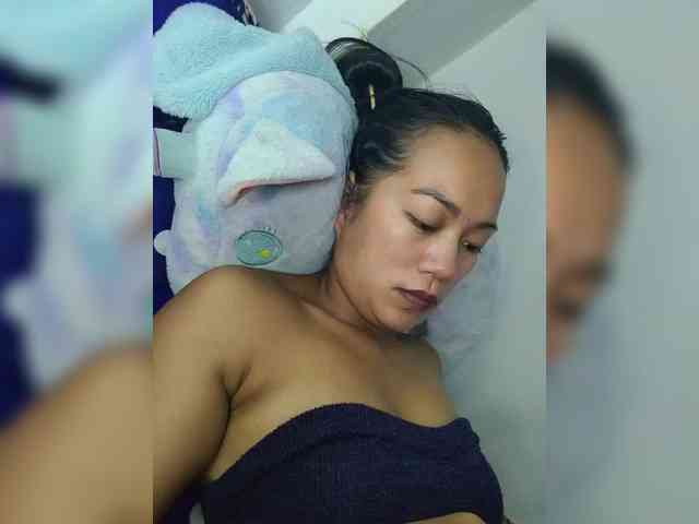 SmallThinWoman webcam