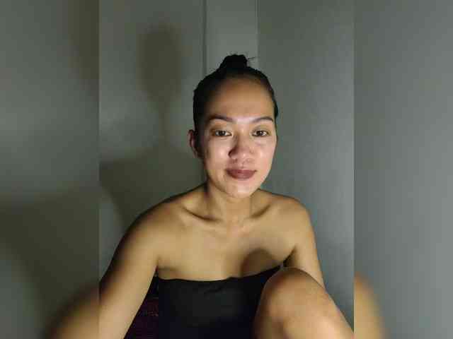 SweetKiana11 webcam