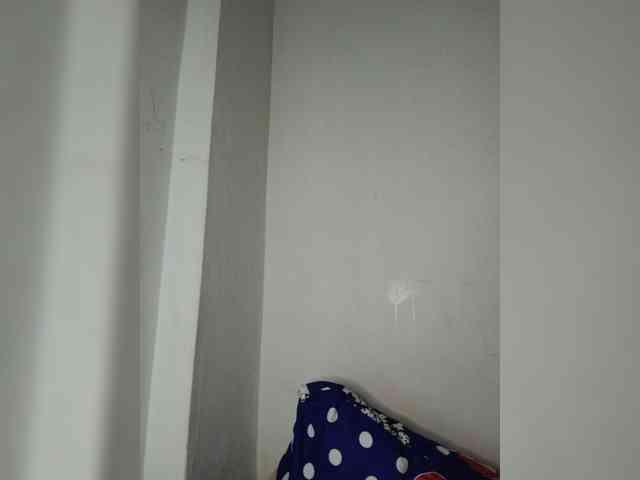 SmallThinWoman webcam