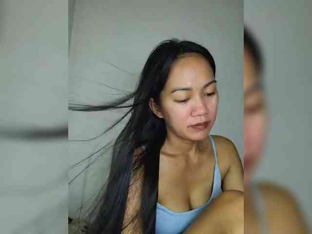 SweetKiana11 webcam