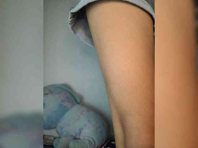 SmallThinWoman webcam