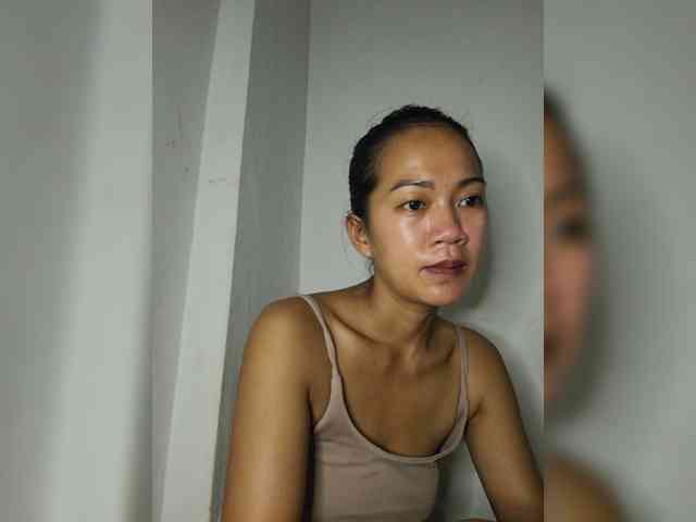SmallThinWoman webcam