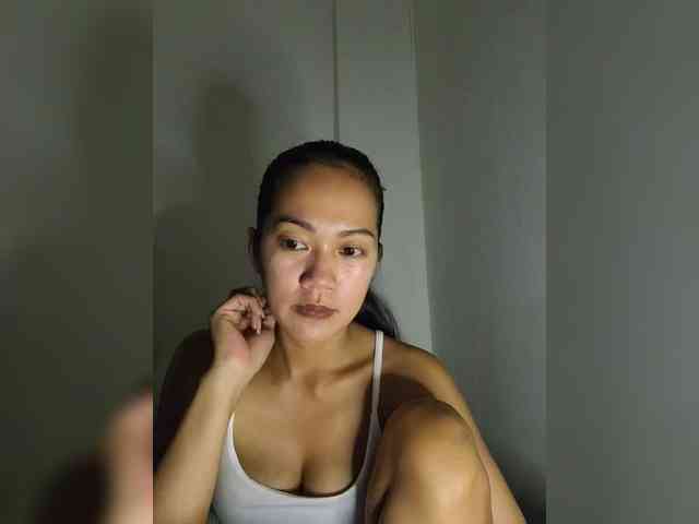 SweetKiana11 webcam