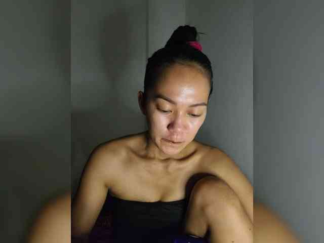 SweetKiana11 webcam