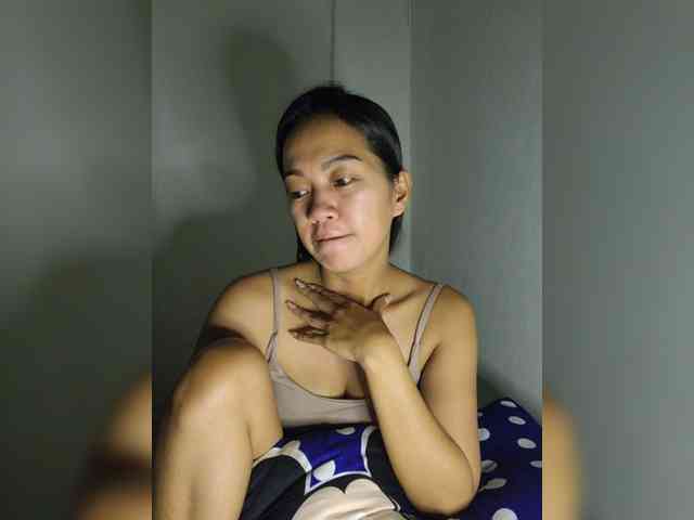 SweetKiana11 webcam