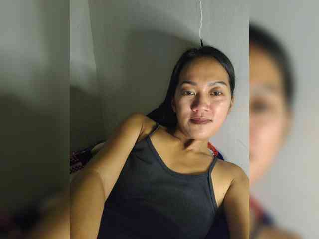 SweetKiana11 webcam