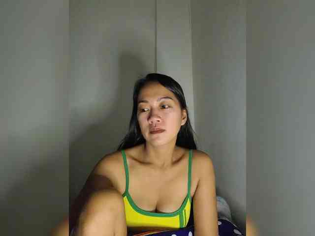 SweetKiana11 webcam