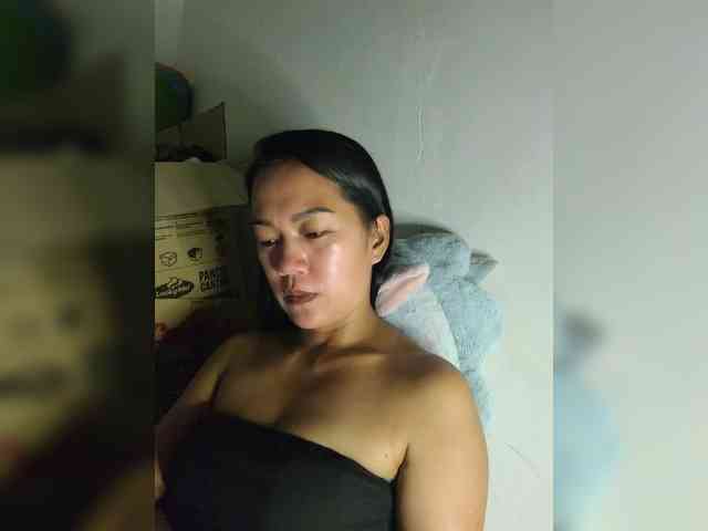 SweetKiana11 webcam