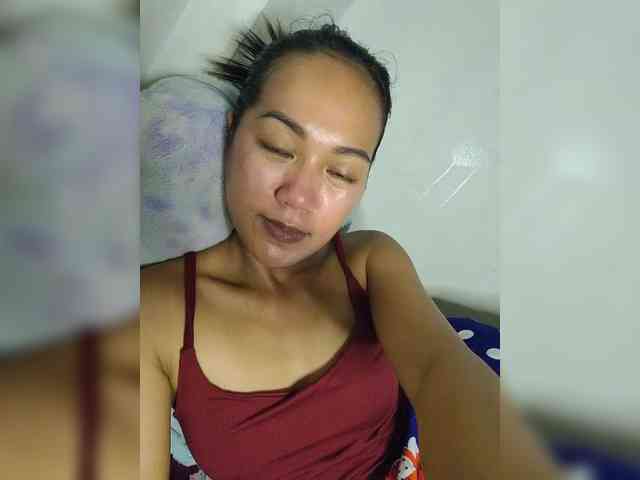 SweetKiana11 webcam