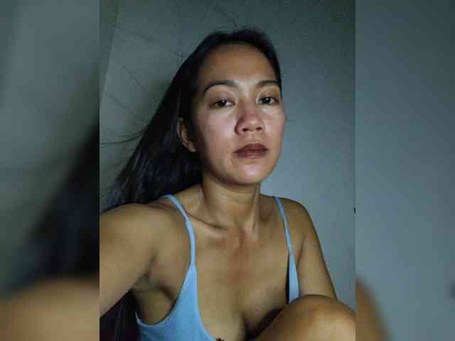 SweetKiana11 webcam
