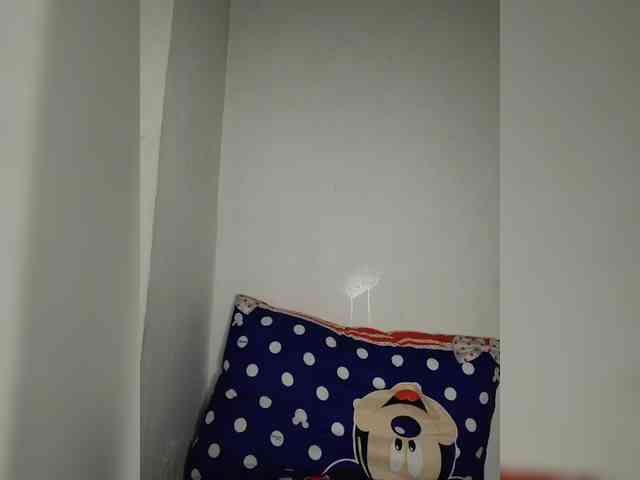 SweetKiana11 webcam