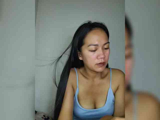 SweetKiana11 webcam