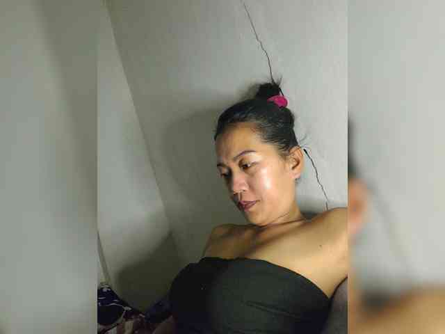 SweetKiana11 webcam