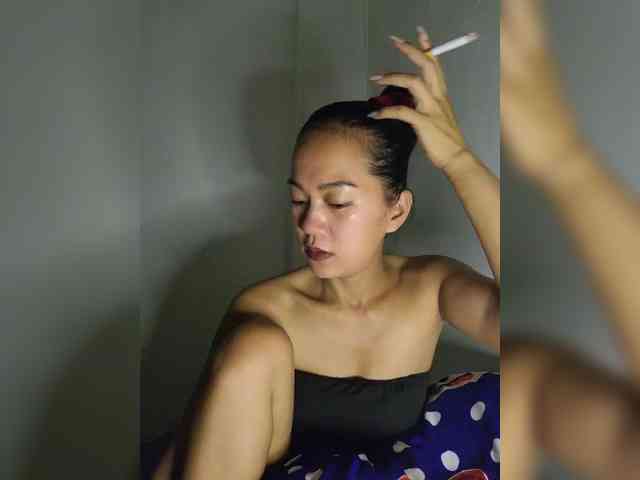 SweetKiana11 webcam