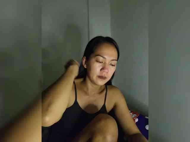 SweetKiana11 webcam
