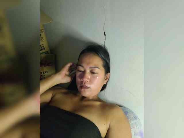 SweetKiana11 webcam