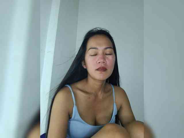 SweetKiana11 webcam