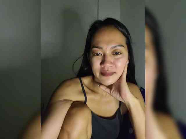 SweetKiana11 webcam