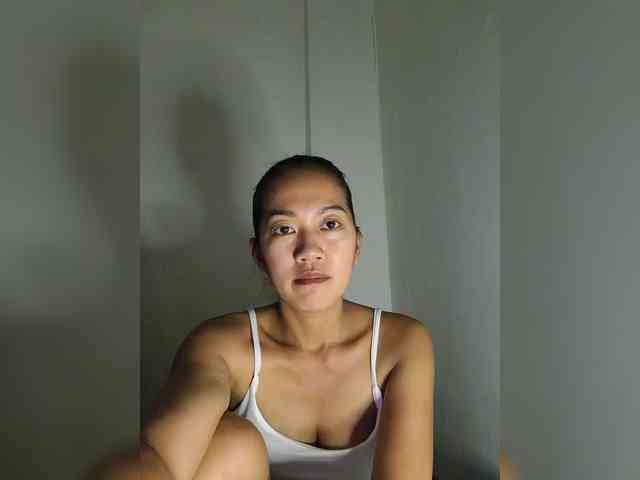 SweetKiana11 webcam